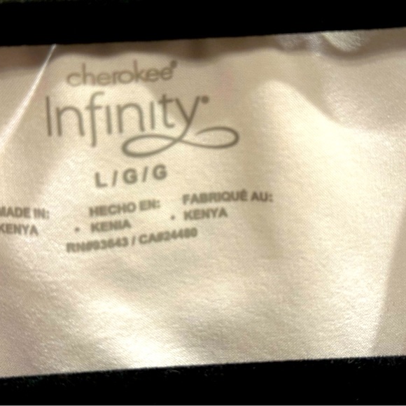 Cherokee Infinity white scrub top - Picture 2 of 5